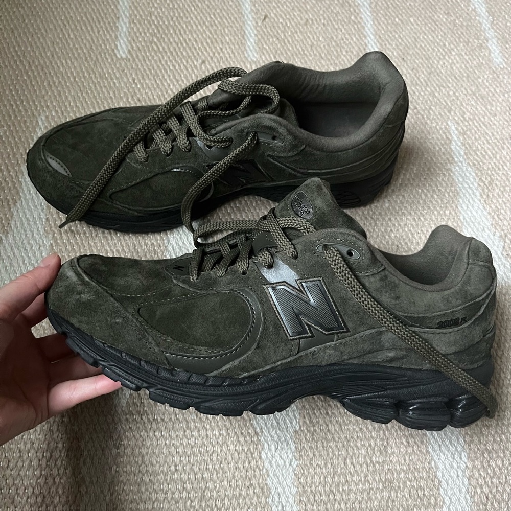 New Balance Sneakers 2002R Triumph Green size 11.5